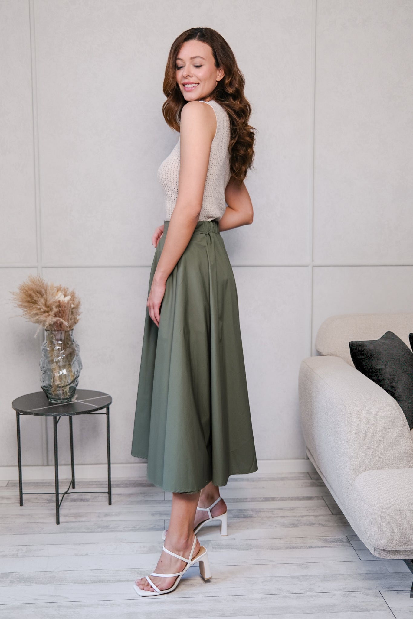 EXTRA LARGE BELL SKIRT WITH RUBBERED BACK