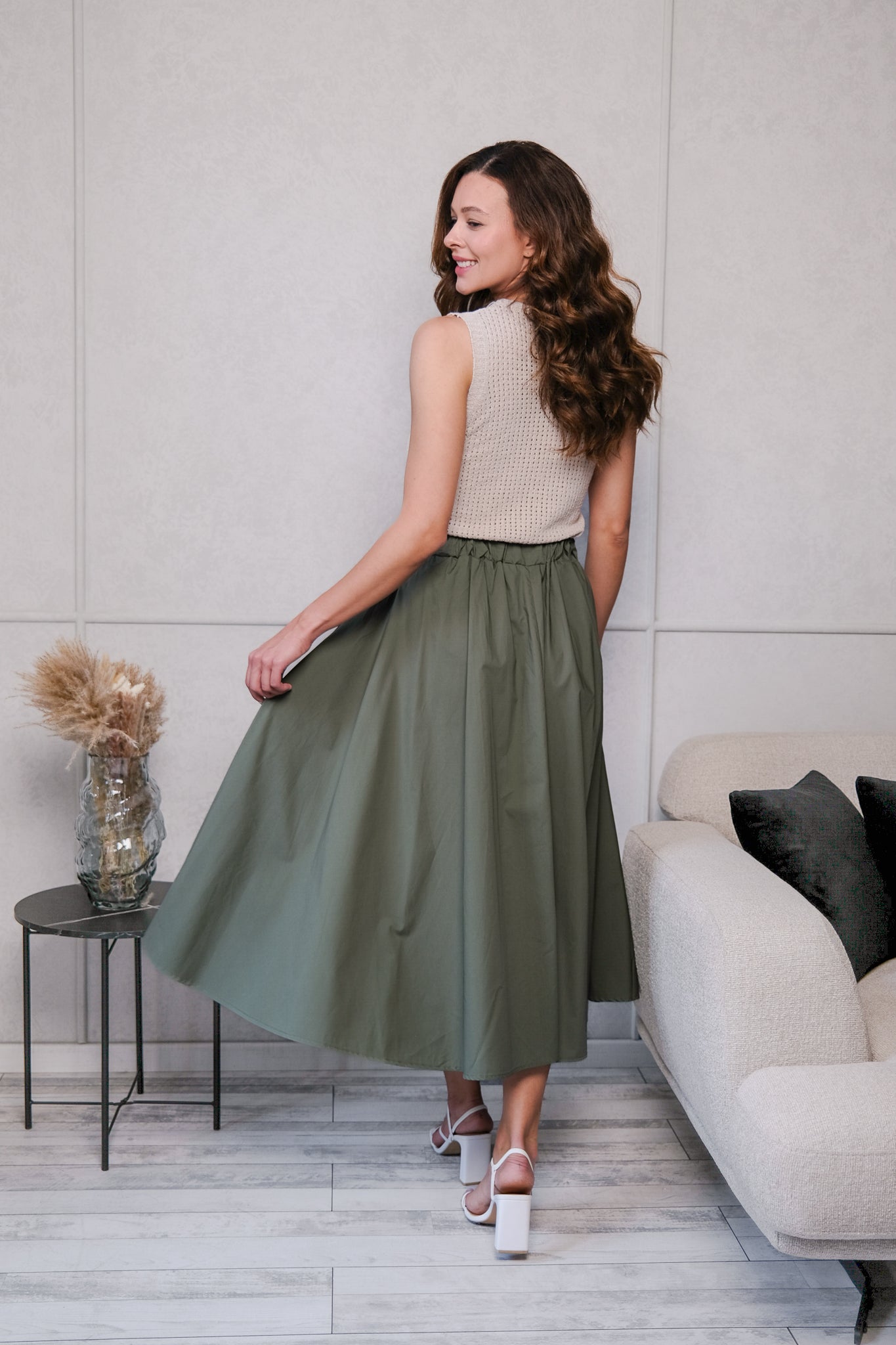 EXTRA LARGE BELL SKIRT WITH RUBBERED BACK