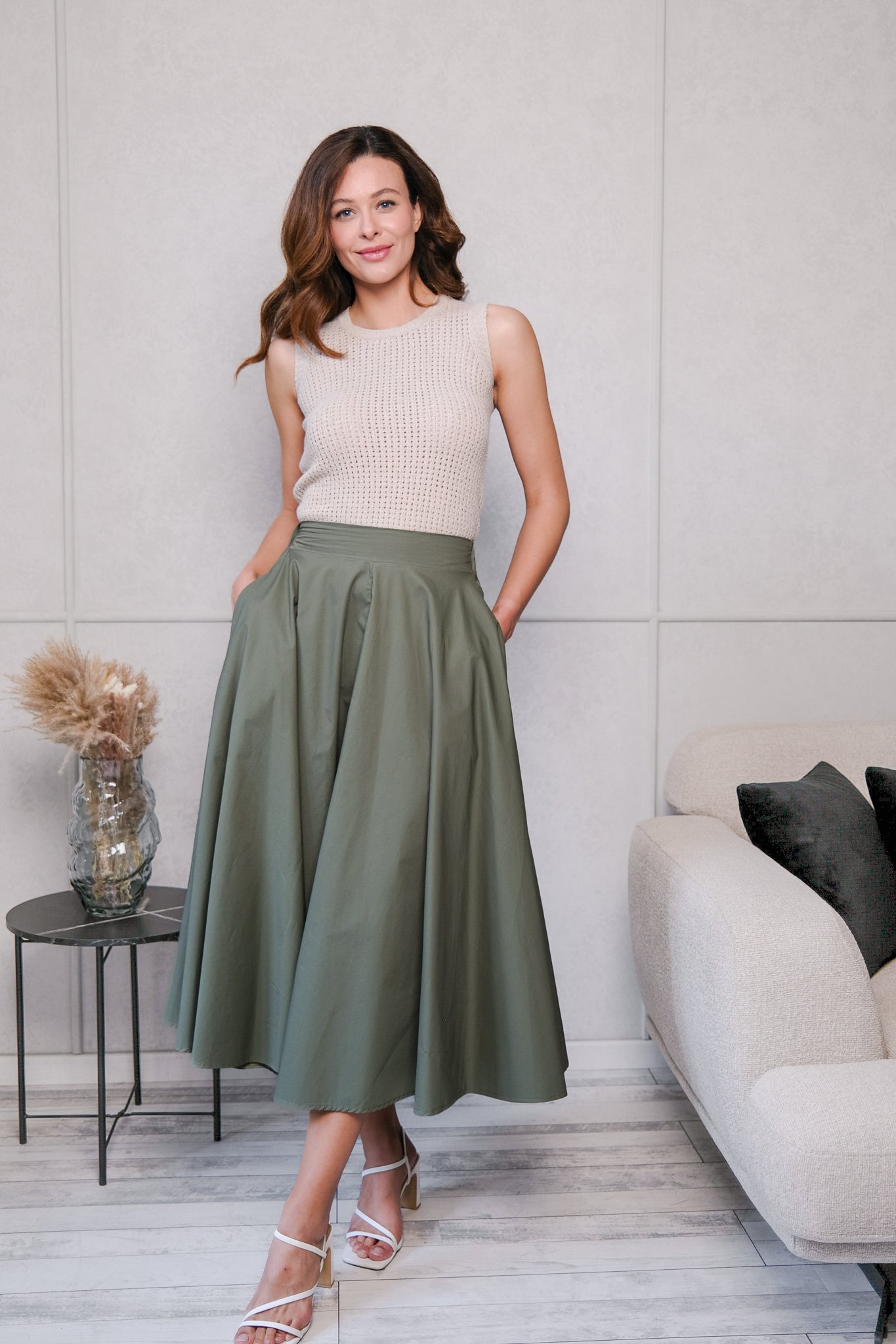EXTRA LARGE BELL SKIRT WITH RUBBERED BACK