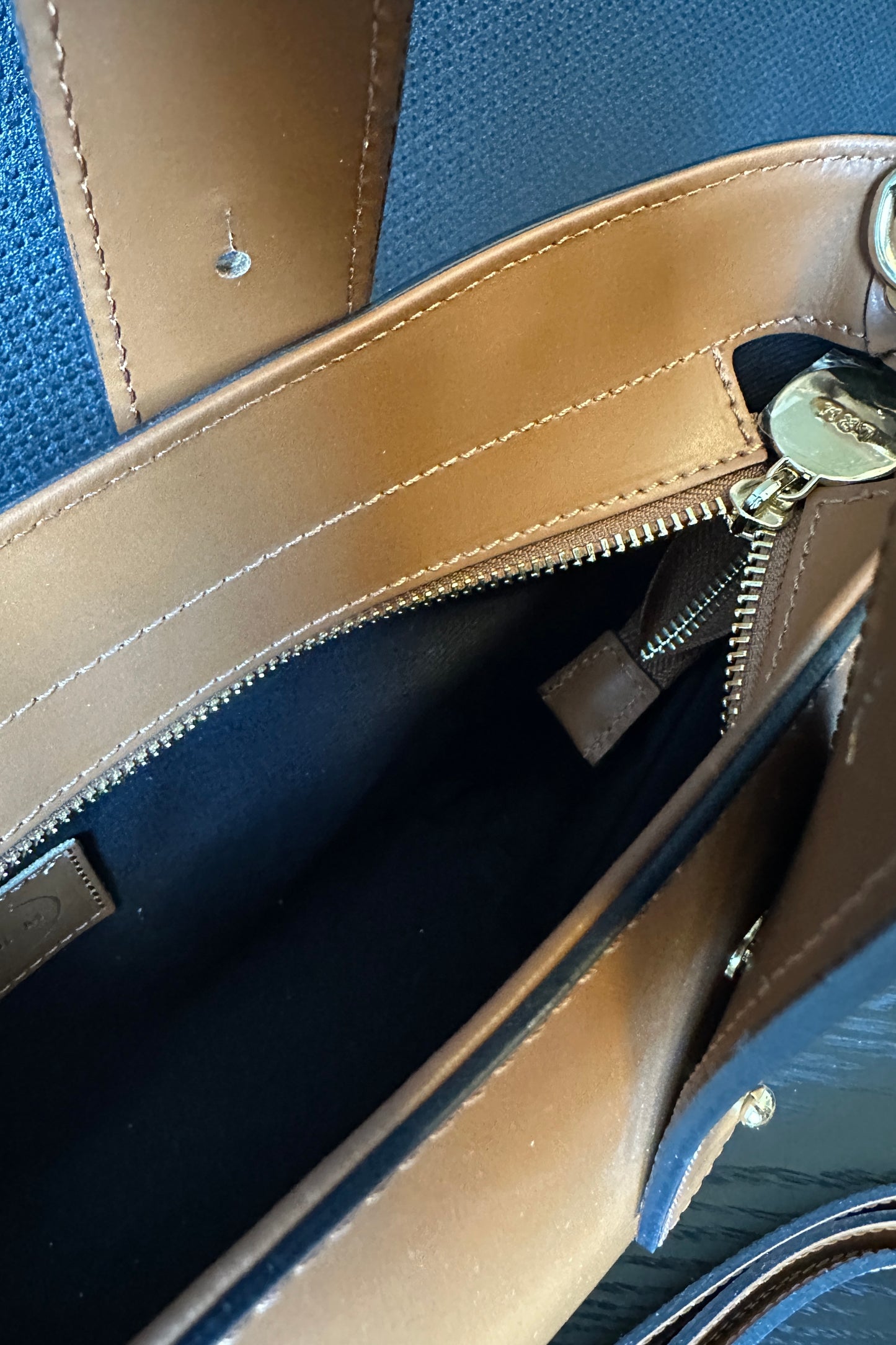 BUCKET BAG