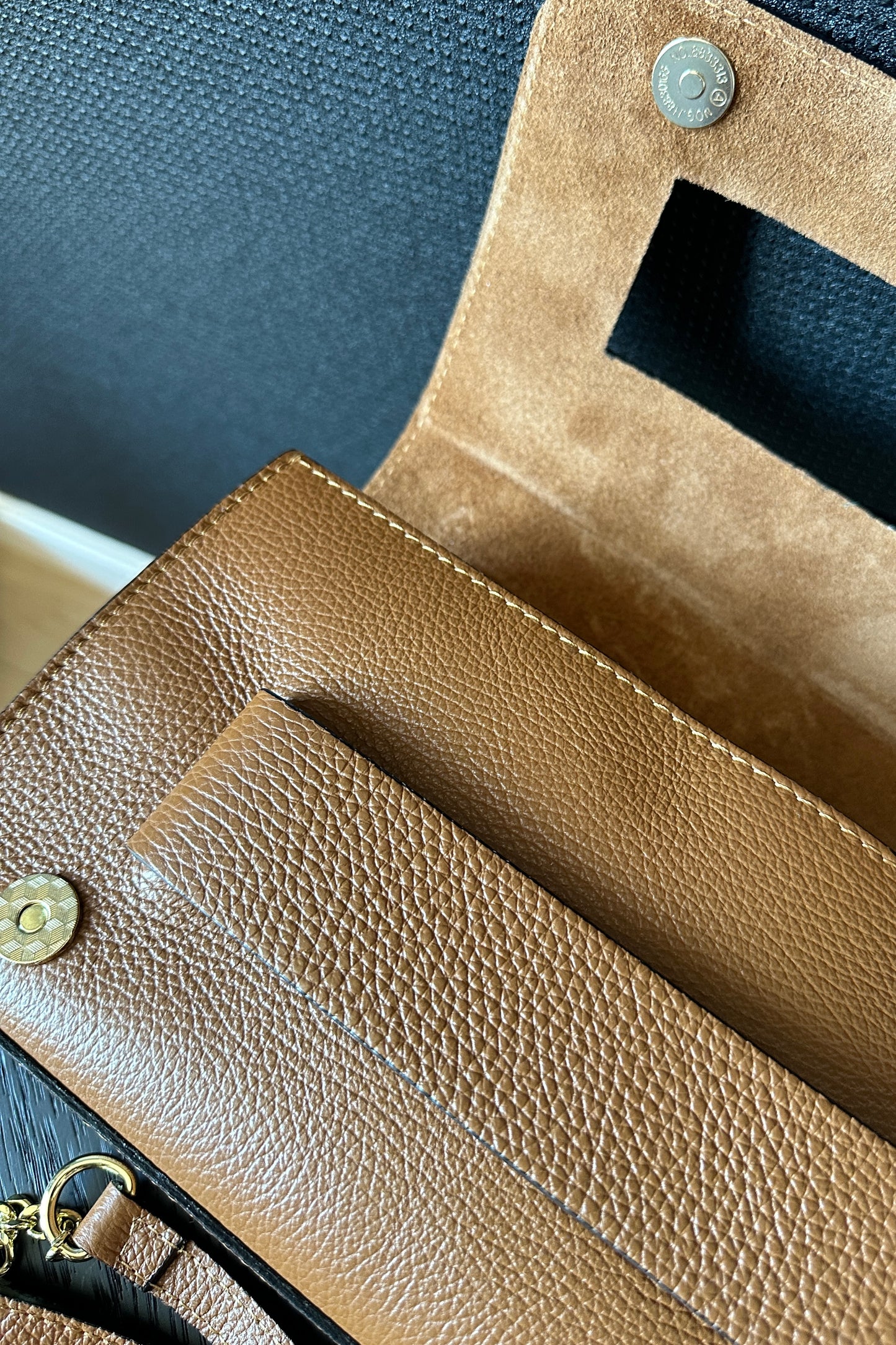 LEATHER ENVELOPE BAG